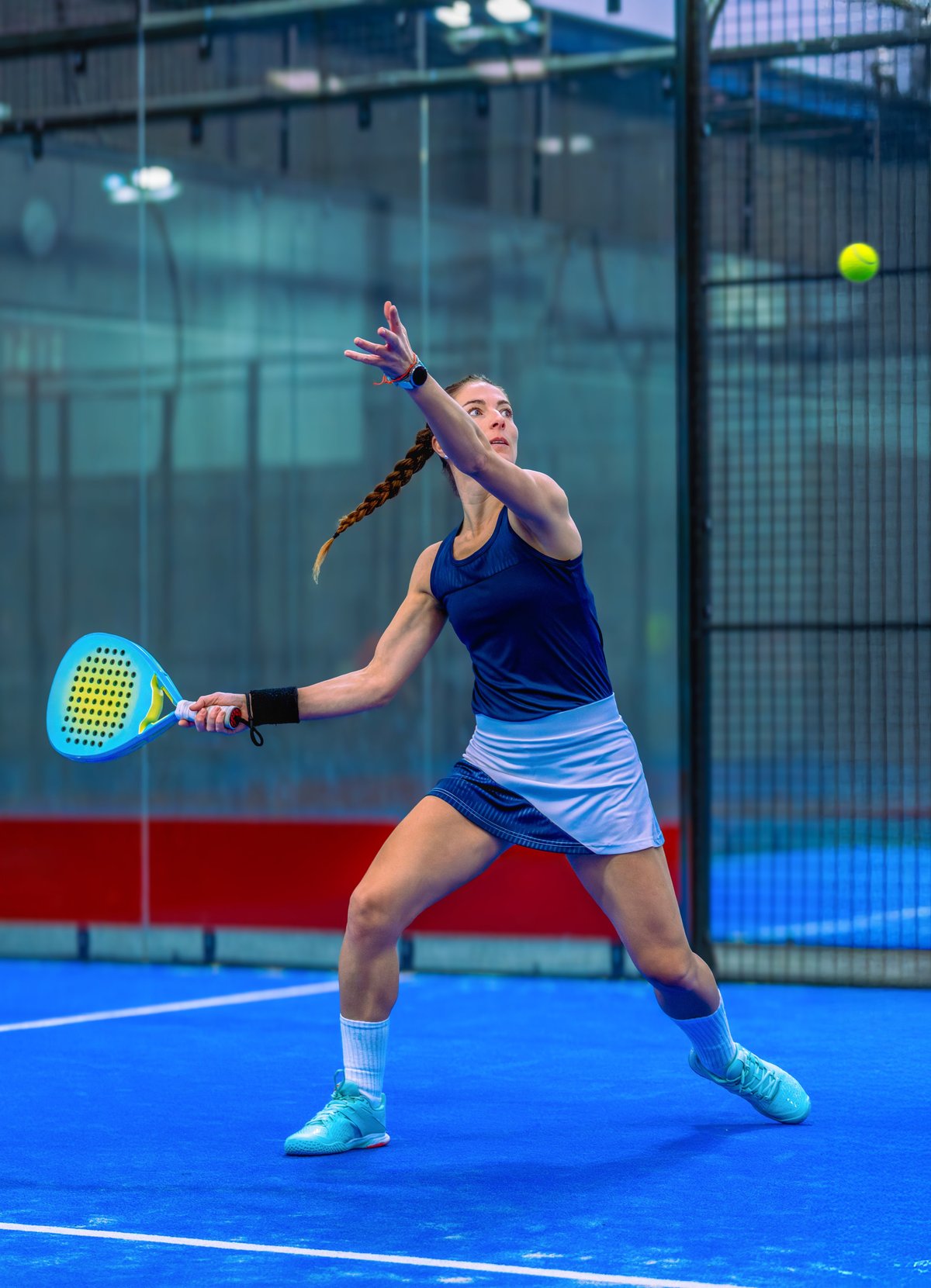 Padel player in position on an indoor court at Padel 956